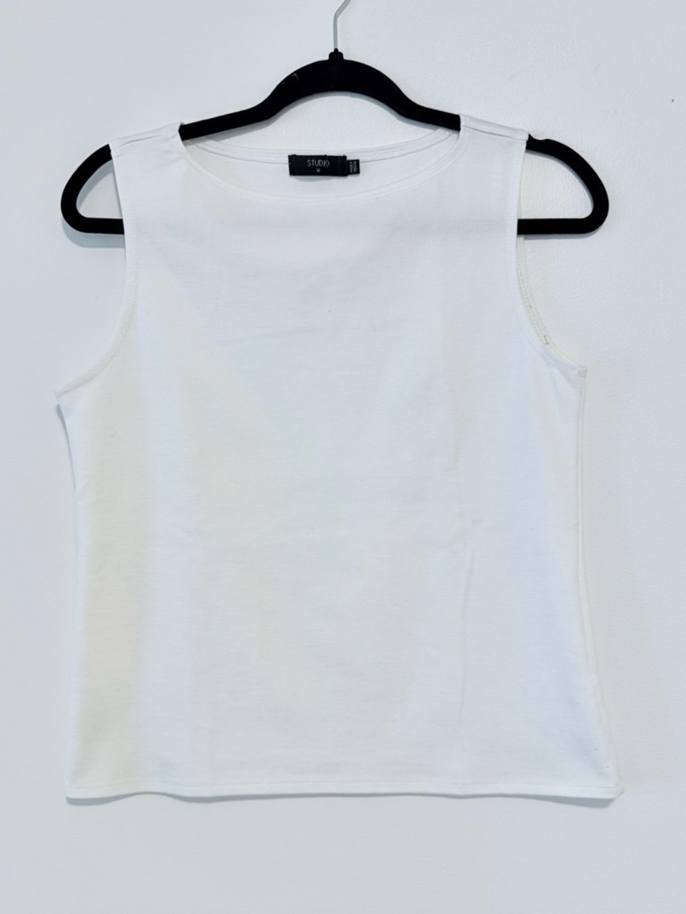 Studio M White Sleeveless Tank Top SZ.M